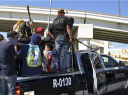 Vecinos de la comunidad retienen a los policías porque pretendían detener al comisariado ejidal sin orden de aprehensión. AP / ARCHIVO