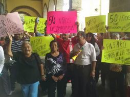 Los manifestantes se presentaron afuera del Ayuntamiento para expresar a la autoridad su molestia. EL INFORMADOR / F. Atilano