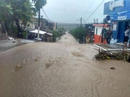 Las autoridades exhortan a la población a no dirigirse hacia esas rutas debido a que no hay paso. FACEBOOK / Fernando Martínez Guerrero