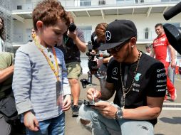 Hamilton está asombrado por el tráfico vehícular del DF y reconoce el espíritu de la comida mexicana y el tequila. AFP / A. Estrella