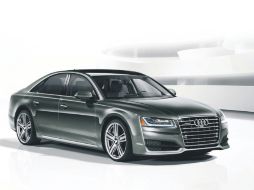 Con menos cromo y más elementos funcionales, el A8 cobra lustre con esta versión. ESPECIAL / AUDI