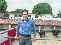 Diego Silveti visitó los corrales de la Nuevo Progreso, donde mañana tomará parte en la corrida inaugural de la temporada grande. EL INFORMADOR / R. Tamayo