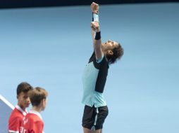 Nadal saca, de nuevo, su casta, sus excelentes golpes y logra el triunfo. EFE /