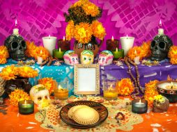 La tradición señala que los difuntos actúan como mensajeros entre lo humano y lo sagrado, por lo que son tratados con respeto este día. NTX / B. Zumaya