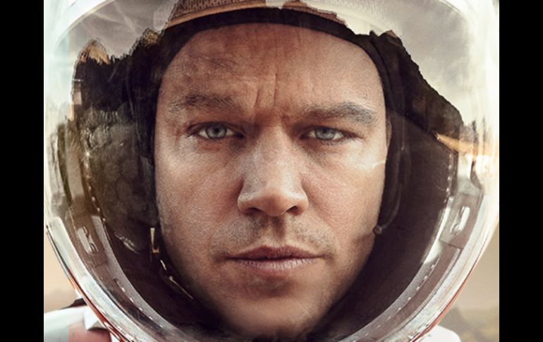 La cinta sobre un astronauta extraviado en el planeta rojo, encabeza por cuarta semana las cifras. FACEBOOK / The Martian
