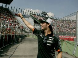 Pérez admitió que le fue difícil mantenerse concentrado fuera del coche ante las muestras de apoyo. SUN / A. Acosta