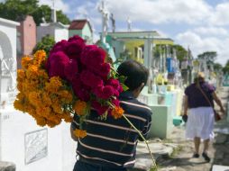 Hasta el momento, las celebraciones del Día de Muertos han registrado saldo blanco en cementerios tapatíos. NTX / H. Borges