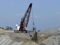 Cemex vendió canteras de agregados y plantas de concreto en ambos países. AP / ARCHIVO