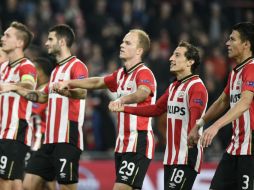 En el encuentro estuvieron presentes los mexicanos Guardado y Héctor Moreno (1,2 Der-Izq). AFP / J.Thys