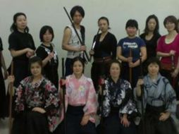 El número de mujeres interesadas en las katanas está aumentando. FACEBOOK / Katana Exercise