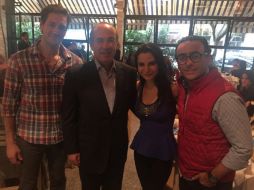 Tras saludarse, decidieron tomarse la foto del recuerdo, tras lo cual cada quien siguió con sus actividades. TWITTER / @FelipeCalderon