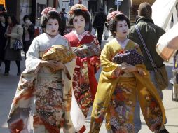 Su oficio es entonces el de entretener y divertir a huéspedes pudientes. AP / ARCHIVO