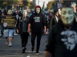 Miles de personas participaron en la 'Marcha del Millón de Máscaras' para conmemorar el fracaso del atentado de Guy Fawkes. EFE / S. Thew