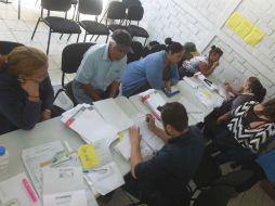 En las oficinas de Promoción Económica recibieron a 31 comerciantes que buscan alternativas para continuar ocupados. EL INFORMADOR / F. Atilano