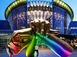 La estatua, de dos enormes brazos cruzados, se construirá afuera del centro comercial y de convenciones COEX. AFP / Especial