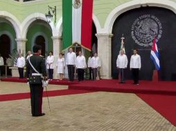 El presidente Castro y Peña Nieto pasan revista a las tropas de honor. YOUTUBE / Gobierno de la República