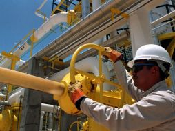 Analistas señalan que el precio del petróleo bajó después de que se dieran a conocer las tasas de empleo en EU. EFE / ARCHIVO