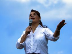 Baldetti llegó al hospital acompañada por uno de sus abogados. EFE / ARCHIVO