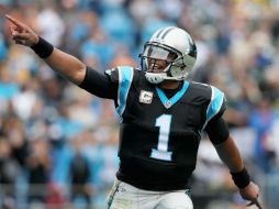 Newton completó 15 de 30 envíos para 297 yardas, y acumuló otras 57 en nueve acarreos. AFP / S. Lecka