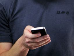 El pasado 10 de abril la compañía de Zuckerberg reconoció haber rastreado por error a internautas ajenos. AP / ARCHIVO