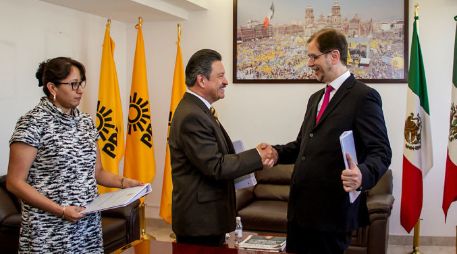 Sólo se leyó y firmó el acta de entrega-recepción. NTX / CORTESÍA