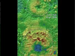 Las fotografías muestran dos montañas más o menos en forma circular, con depresiones profundas en sus centros. TWITTER / @NASANewHorizons