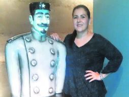 nueva pieza. Karla de Lara extendió en el maniquí una antigua colección. EL INFORMADOR / E. Martínez