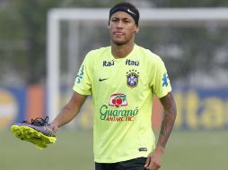 Destaca que con la ausencia de Messi, el delantero brasileño ''está respondiendo''. AP / ARCHIVO