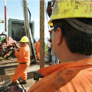 La AIE pronostica reducción de demanda mundial de petróleo en 2016