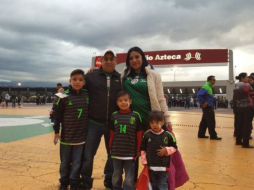 Poca gente va en busca de entradas, hay más seguridad que público en el Coloso de Santa Úrsula. TWITTER / miseleccionmx