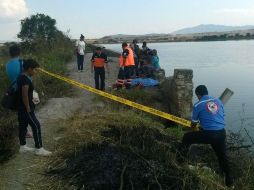 A la llegada de los rescatistas los compañeros del joven ya lo habían sacado, sin embargo ya había fallecido. ESPECIAL /
