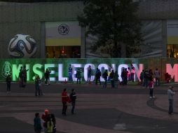 Cientos de aficionados arribaron al Estadio Azteca para ver el partido México-El Salvador. NTX / I. Hernández