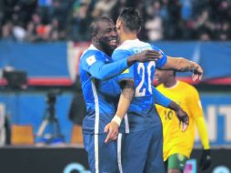Jozy Altidore y Geoff Cameron celebran uno de los goles estadounidenses. ESPECIAL /