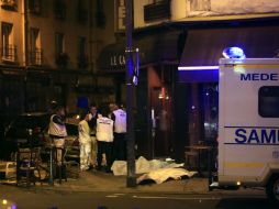 De acuerdo con la policía, los servicios de emergencia y el ejército se movilizaron; el corazón de París se cerraba. AP / T. Camus