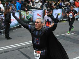 A la carrera asistieron muchos fanáticos caracterizados. NTX / J. Espinosa