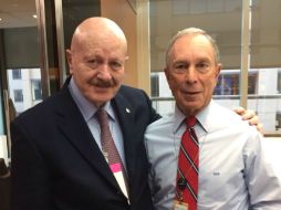 Mondragón (i) se reunió con el fundador de la 'Iniciativa Bloomberg para reducir el consumo de tabaco, Michael Bloomberg (d). TWITTER / @CONADICmx