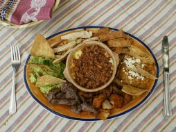 La cocina mexicana no sólo significa comer, sino brinda un espacio para mantener charlas a la mesa. EL INFORMADOR / ARCHIVO