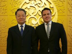 Chuantang Yang, ministro de Transporte y Comunicaciones de China y Aristóteles Sandoval. ESPECIAL / Gobierno de Jalisco