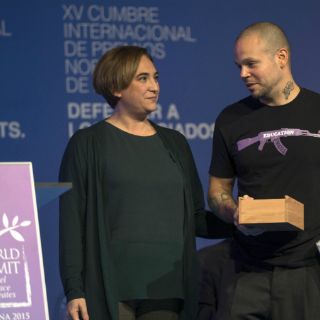 Premian a René Pérez por contribuir a la paz