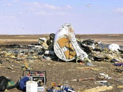 Debido a la fuerza de la explosión, el avión se deshizo en el aire; por eso los restos se diseminaron ampliamente. EFE /