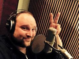 Alex Diehl, al escuchar de los atentados en París, presenta en su cuenta de Facebook su canción titulada ''Una pequeña canción''. FACEBOOK / Alex Diehl