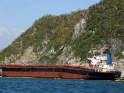 La Profepa mencionó que al mismo tiempo se retiran otros residuos peligrosos del buque. SUN / ARCHIVO