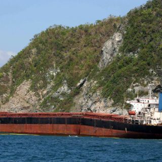 Sin problemas, trasiego de buque encallado en Jalisco