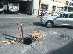 El bache que se observa en la imagen está ubicado sobre la calle Garibaldi y Manuel M. Diéguez, en la Colonia Santa Teresa. EL INFORMADOR / R. Tamayo