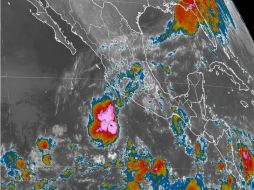 Alrededor de las 03:00 horas, ''Rick'' se ubicaba a 620 kilómetros al sur- suroeste de Manzanillo, Colima. TWITTER / @conagua_mx