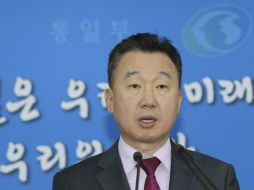 El portavoz del Ministerio de Unificación surcoreano, Jeong Joon-hee, anuncia a la prensa la reunión. EFE /