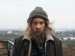 El aspecto de su cabello es totalmente caótico, le creció el bigote y barba y tiene una herida en la nariz. TWITTER / @ACMI