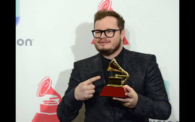 Señala que desde que inició su carrera siempre quiso ser identificado como un cantautor. EFE / ARCHIVO