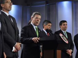 El periodista Enrique Santos y pariente del mandatario, ha sido una figura determinante en las negociaciones de paz. EFE / N. Cárdenas