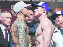 Saúl 'Canelo' Álvarez y Miguel Cotto dieron el peso sin problemas para su combate de hoy en el Mandalay Bay. AP / J. Locher